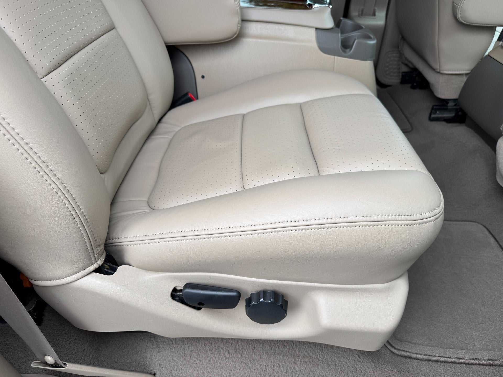 2001 Ford Super Duty F-350 DRW Lariat