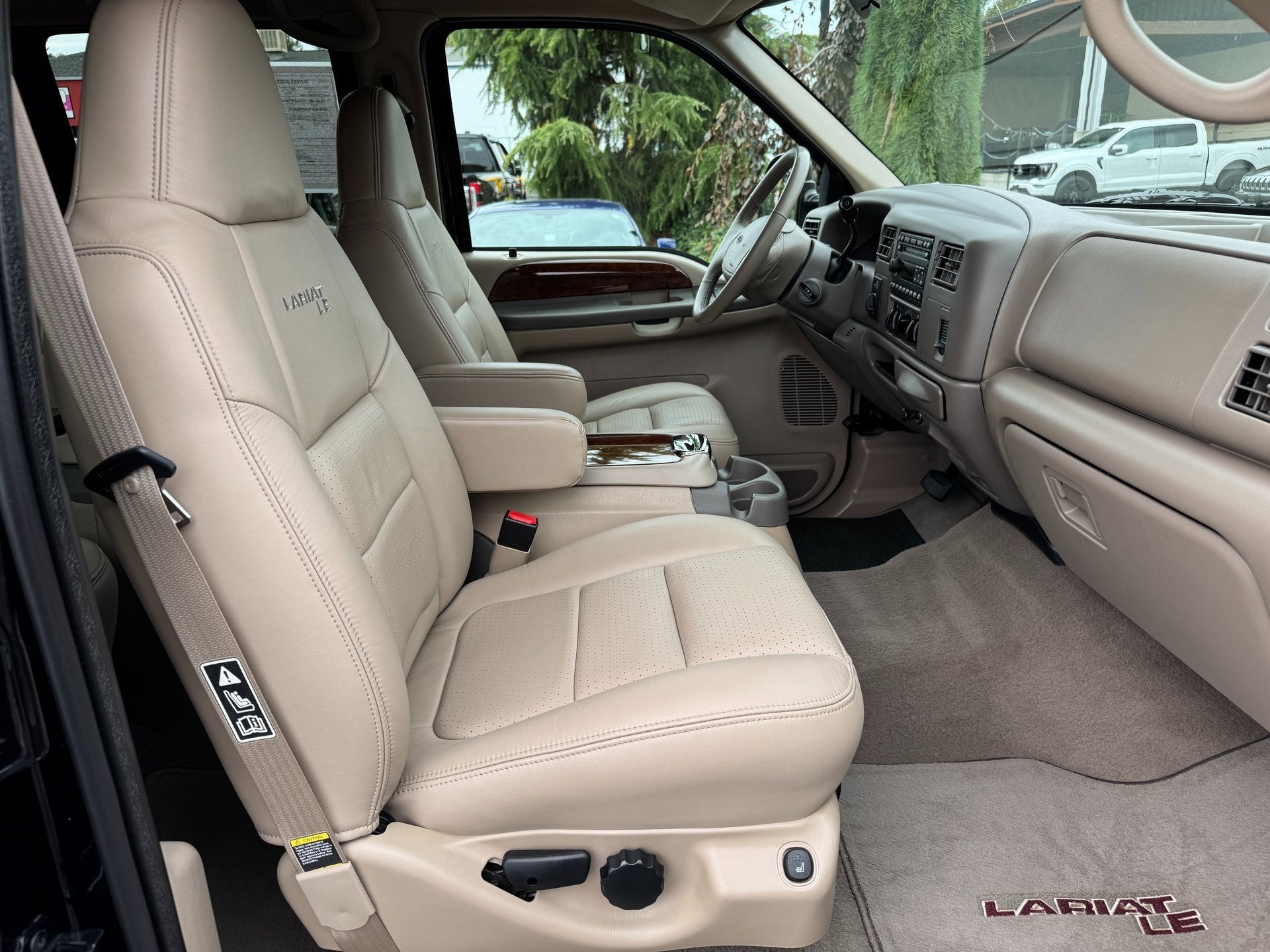 2001 Ford Super Duty F-350 DRW Lariat