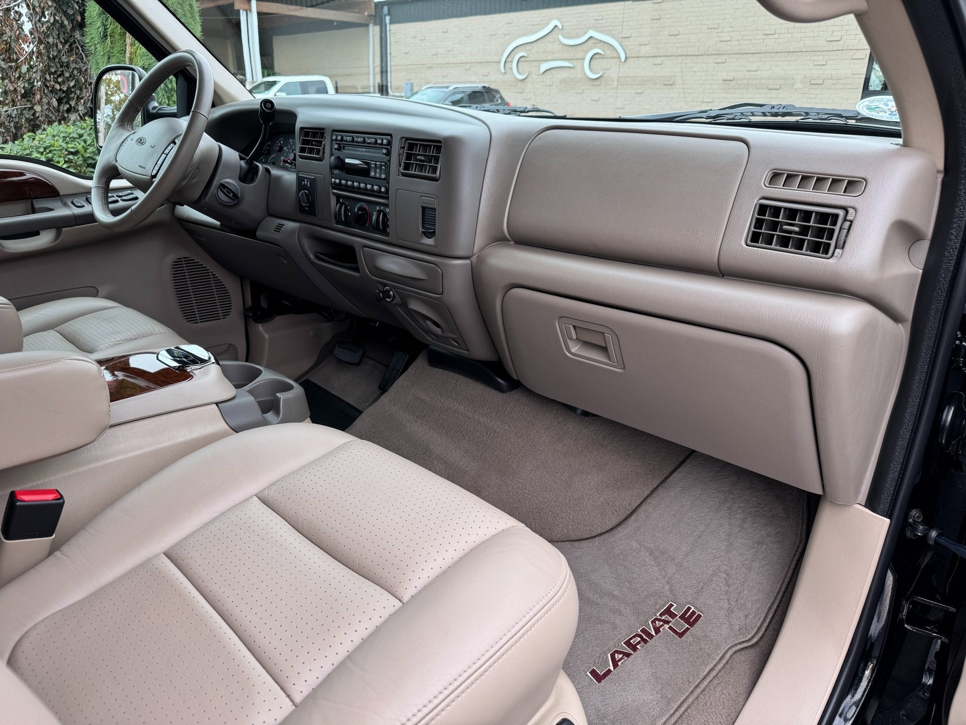 2001 Ford Super Duty F-350 DRW Lariat