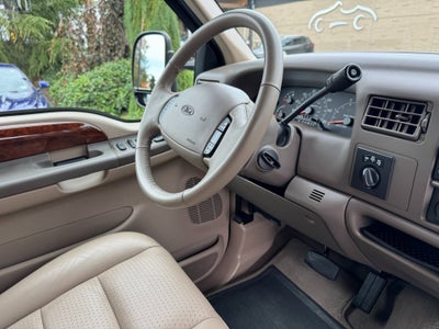 2001 Ford Super Duty F-350 DRW Lariat