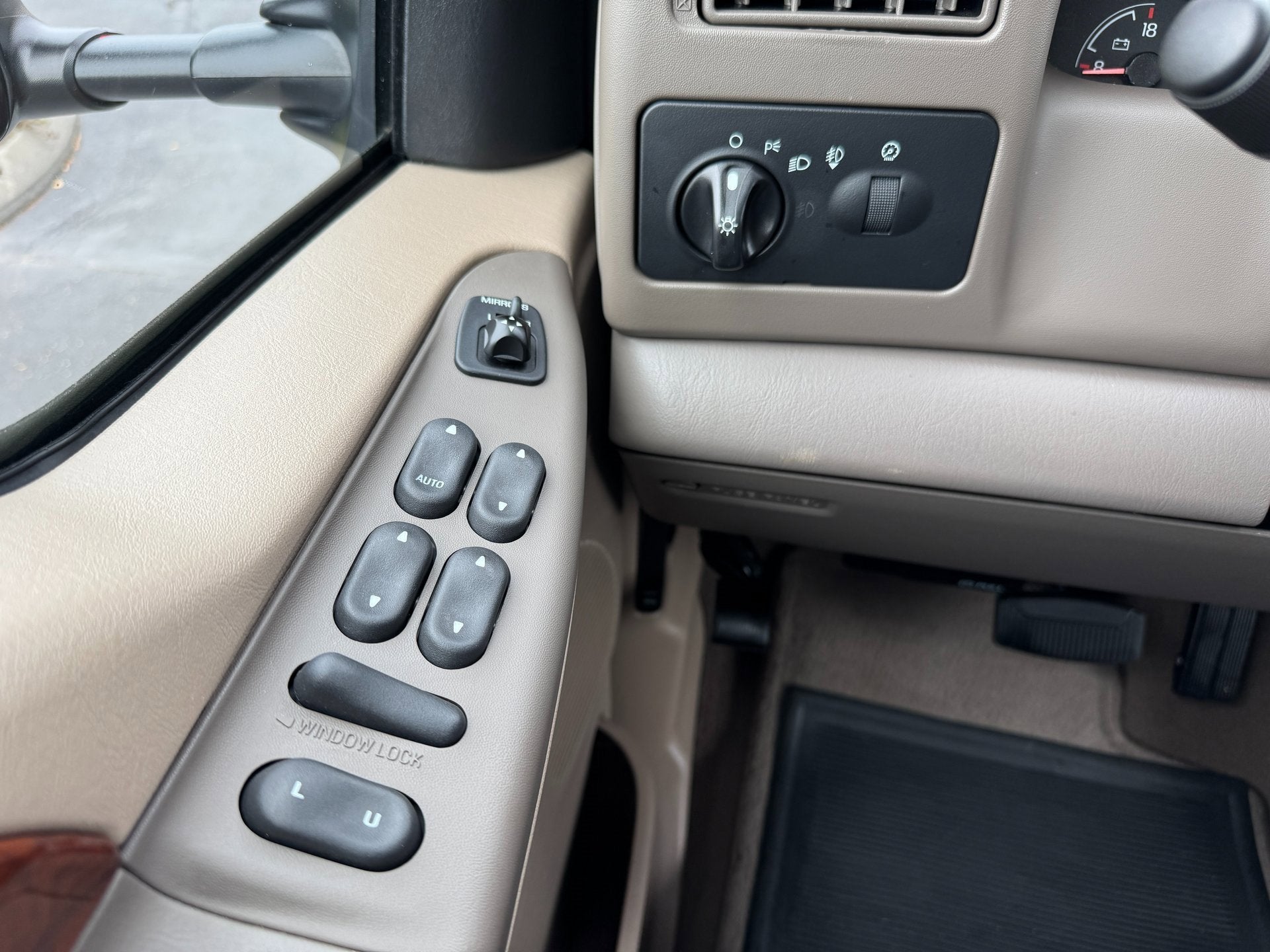 2001 Ford Super Duty F-350 DRW Lariat