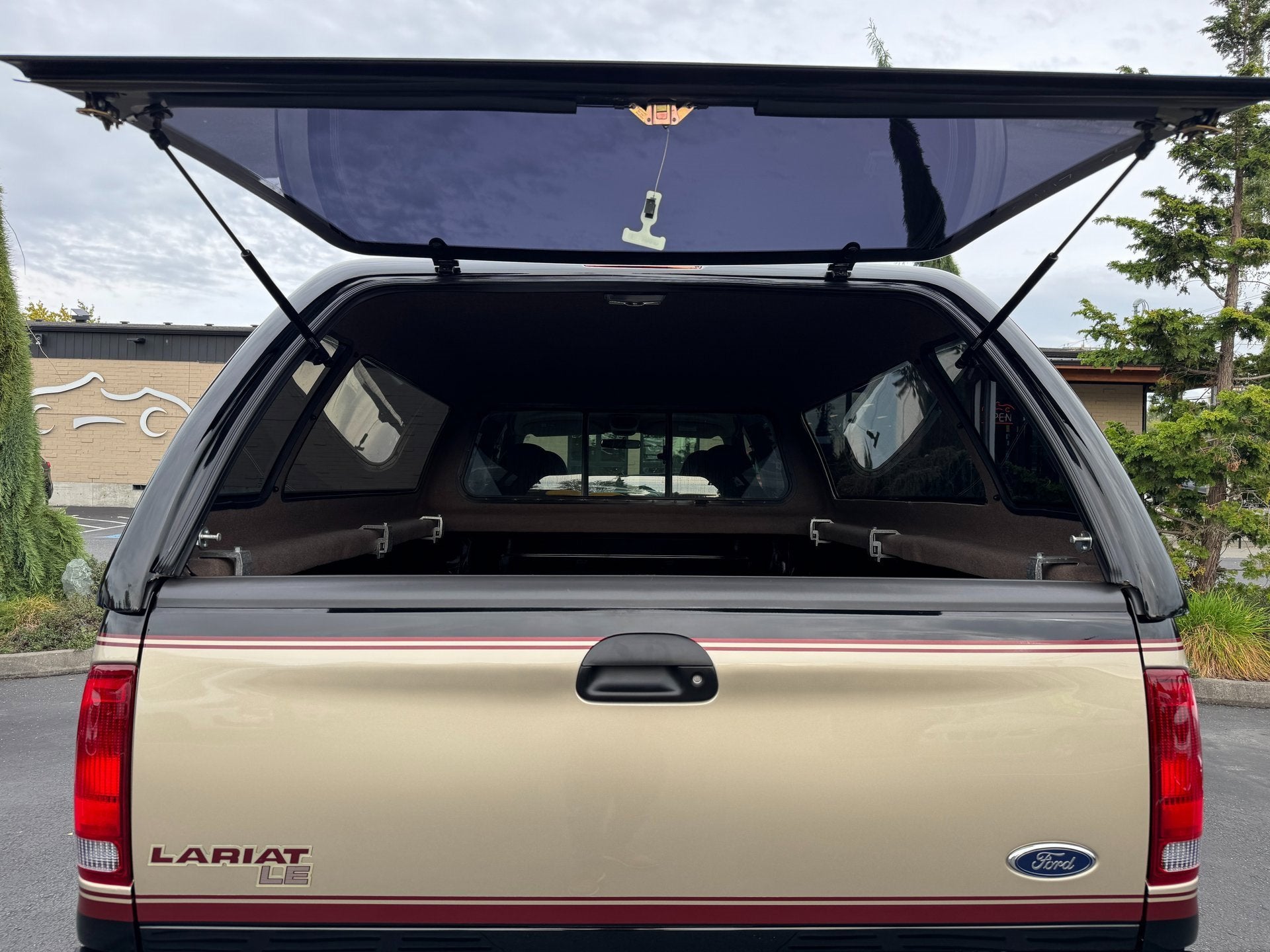 2001 Ford Super Duty F-350 DRW Lariat