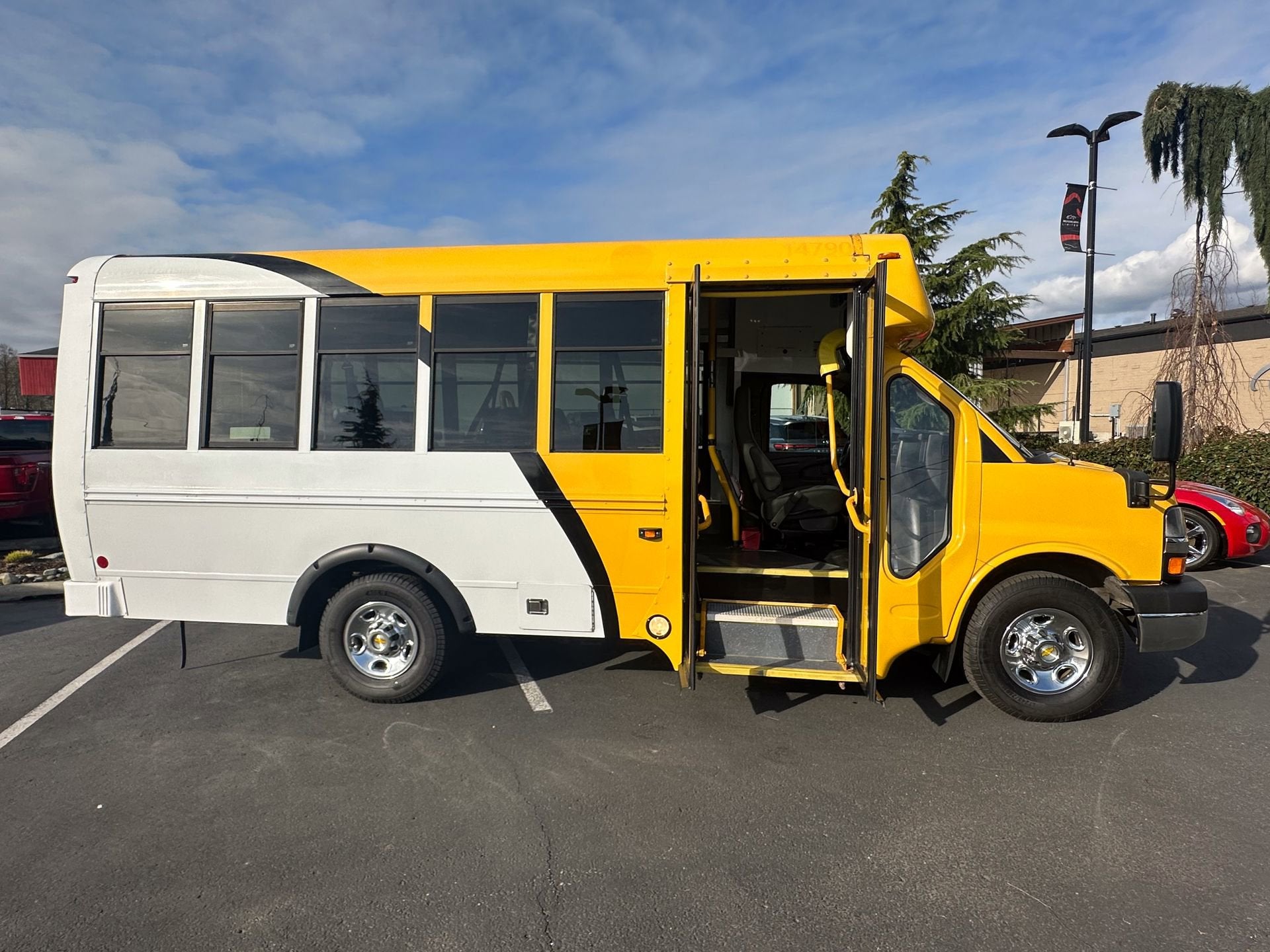 2014 Chevrolet Express Commercial Cutaway Work Van
