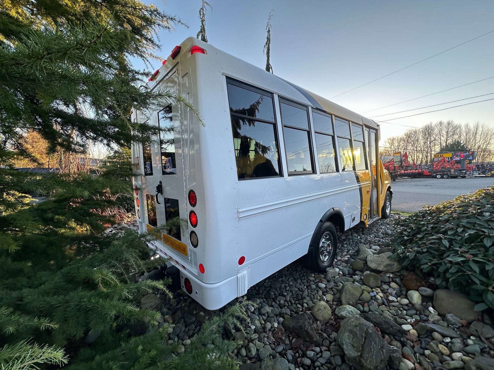 2014 Chevrolet Express Commercial Cutaway 3500 Van 139"