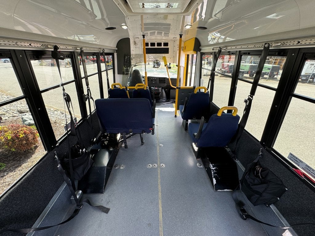 2014 Chevrolet Express Commercial Cutaway LS