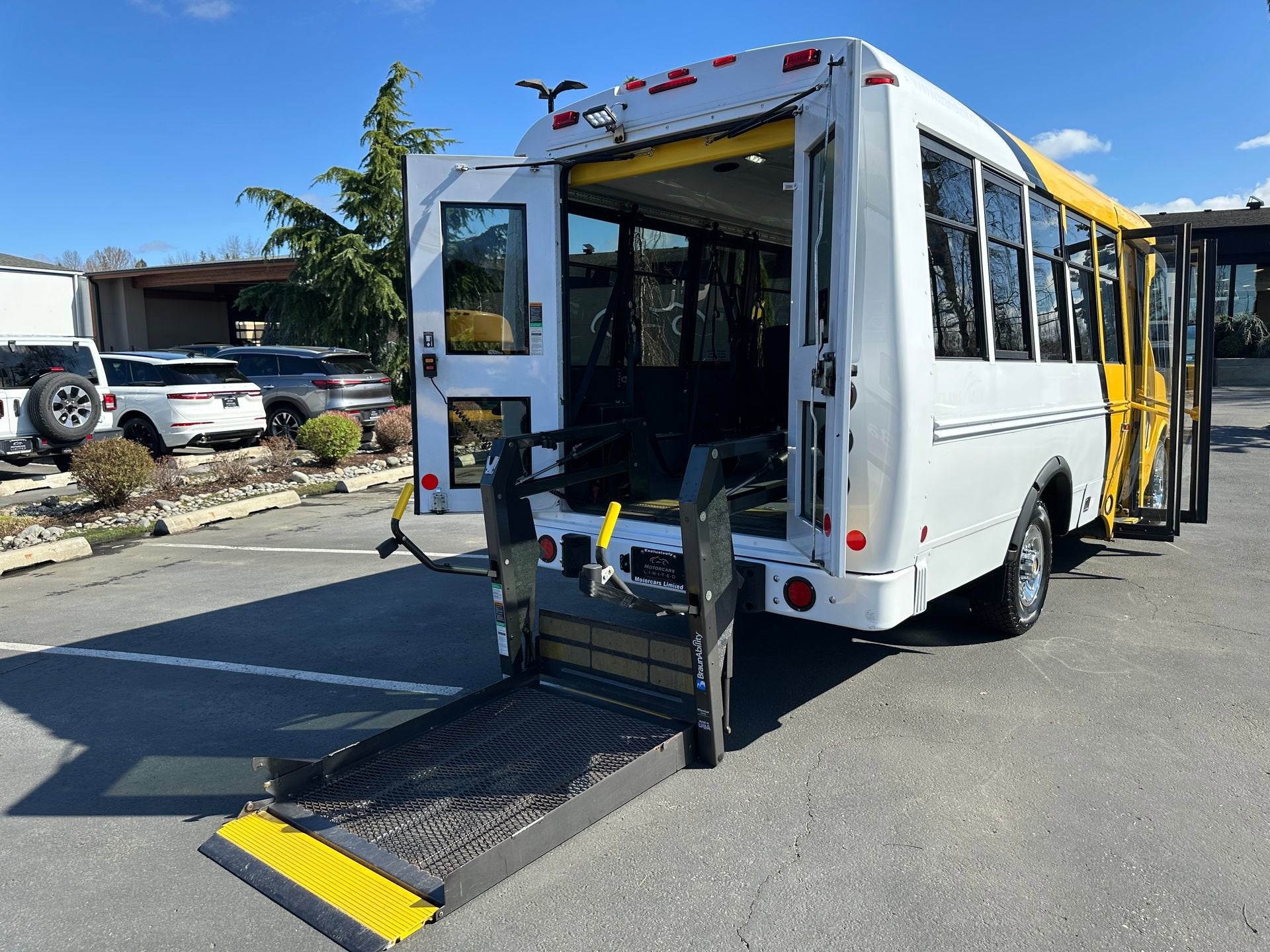 2014 Chevrolet Express Commercial Cutaway LS