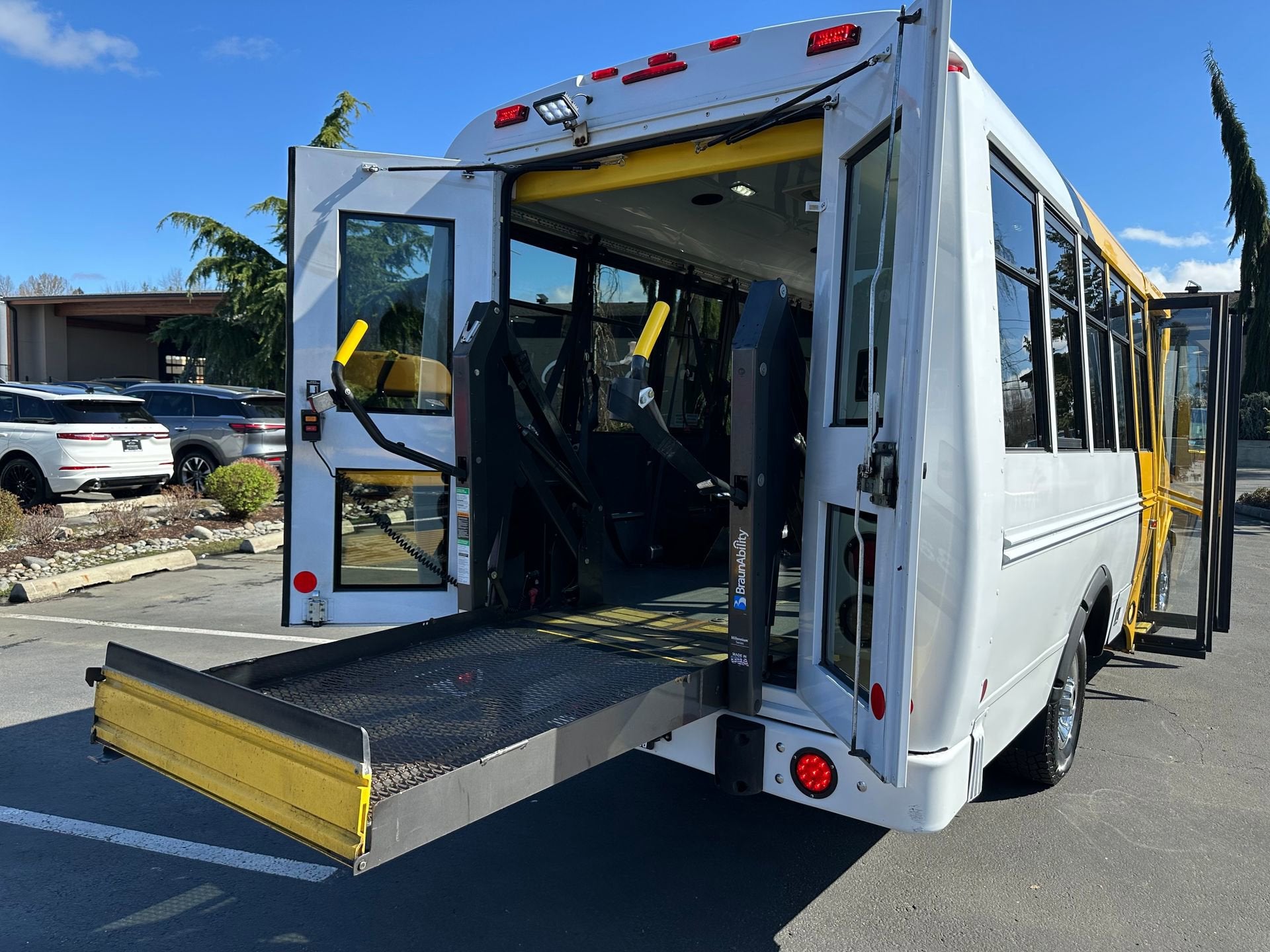 2014 Chevrolet Express Commercial Cutaway LS