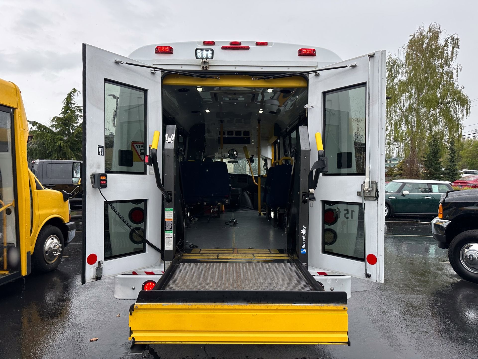 2014 Chevrolet Express Commercial Cutaway Diesel