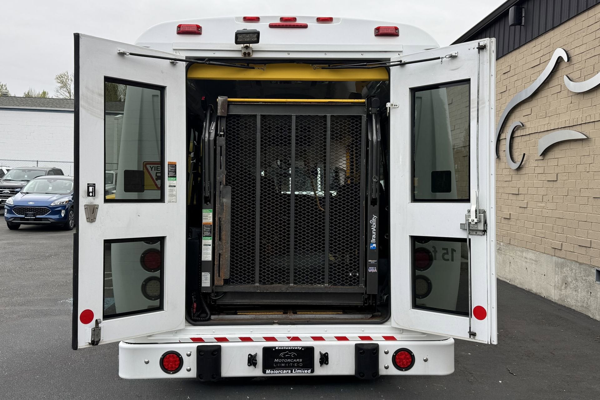 2014 Chevrolet Express Commercial Cutaway Diesel