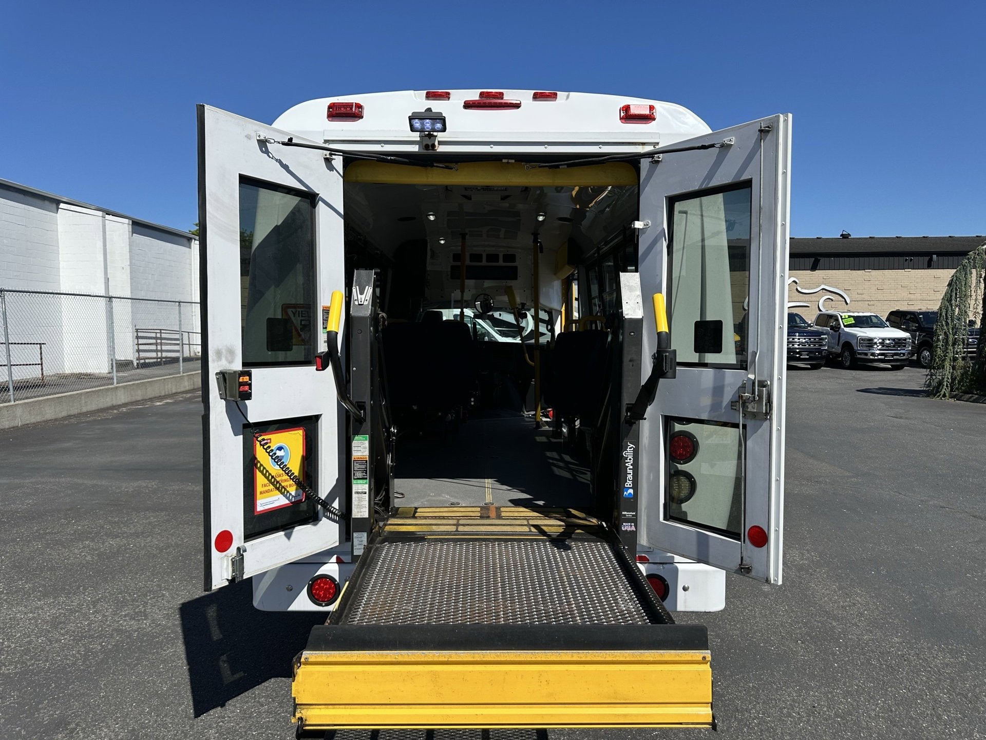 2014 Chevrolet Express Commercial Cutaway Diesel