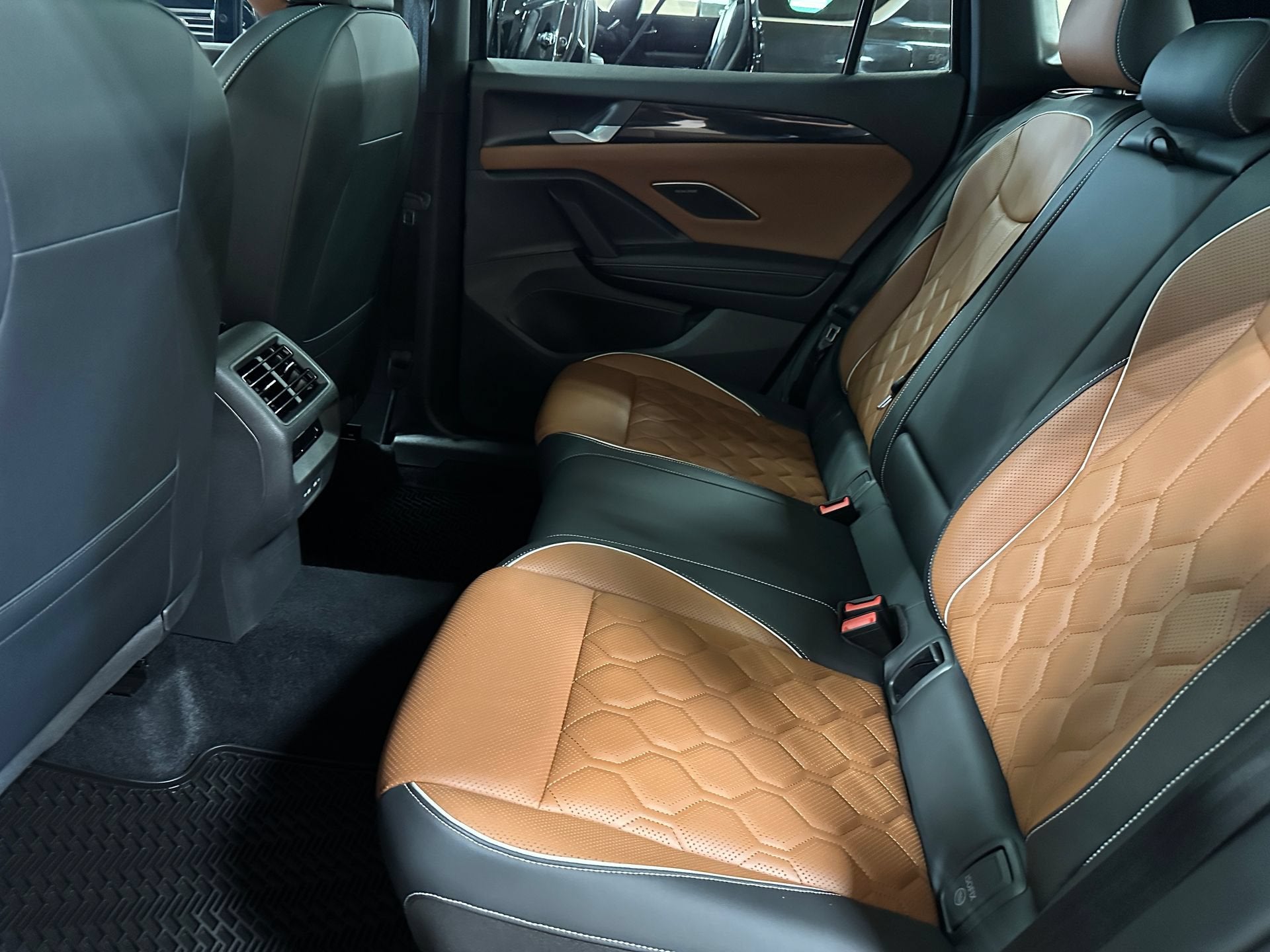 2025 Volkswagen Tiguan 2.0T SEL R-Line