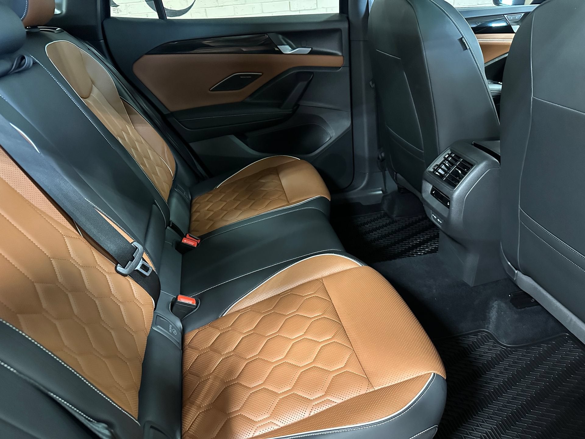 2025 Volkswagen Tiguan 2.0T SEL R-Line