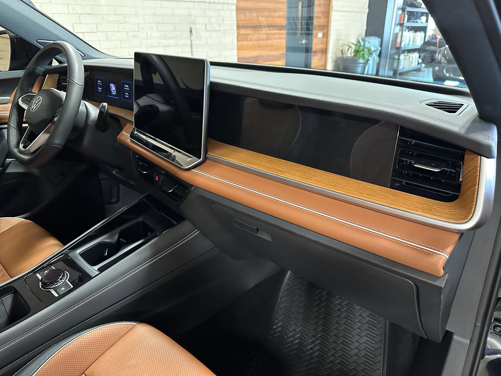 2025 Volkswagen Tiguan 2.0T SEL R-Line