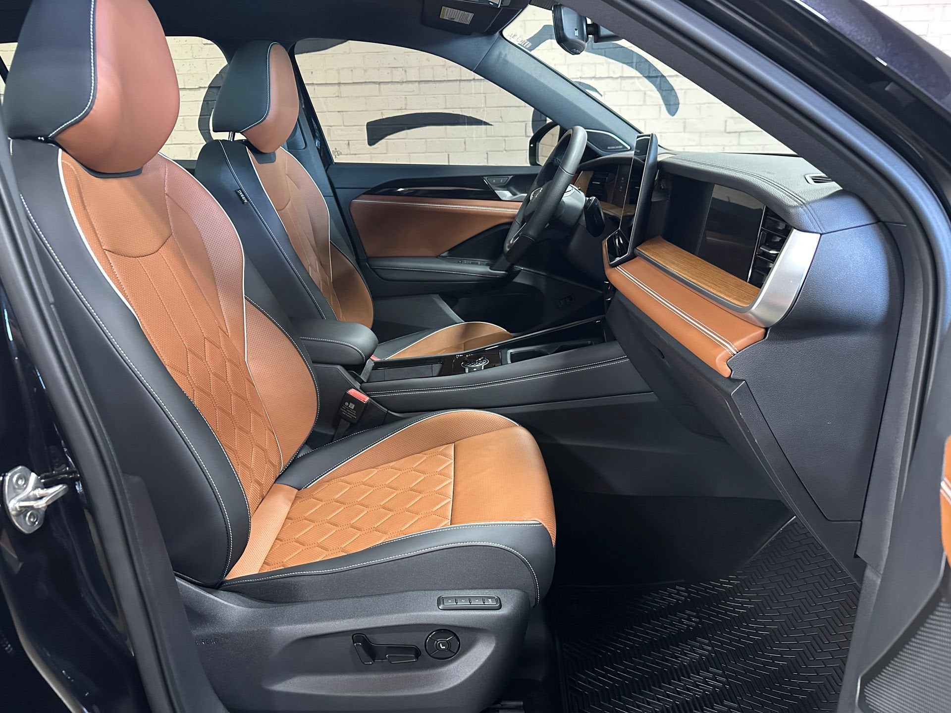 2025 Volkswagen Tiguan 2.0T SEL R-Line