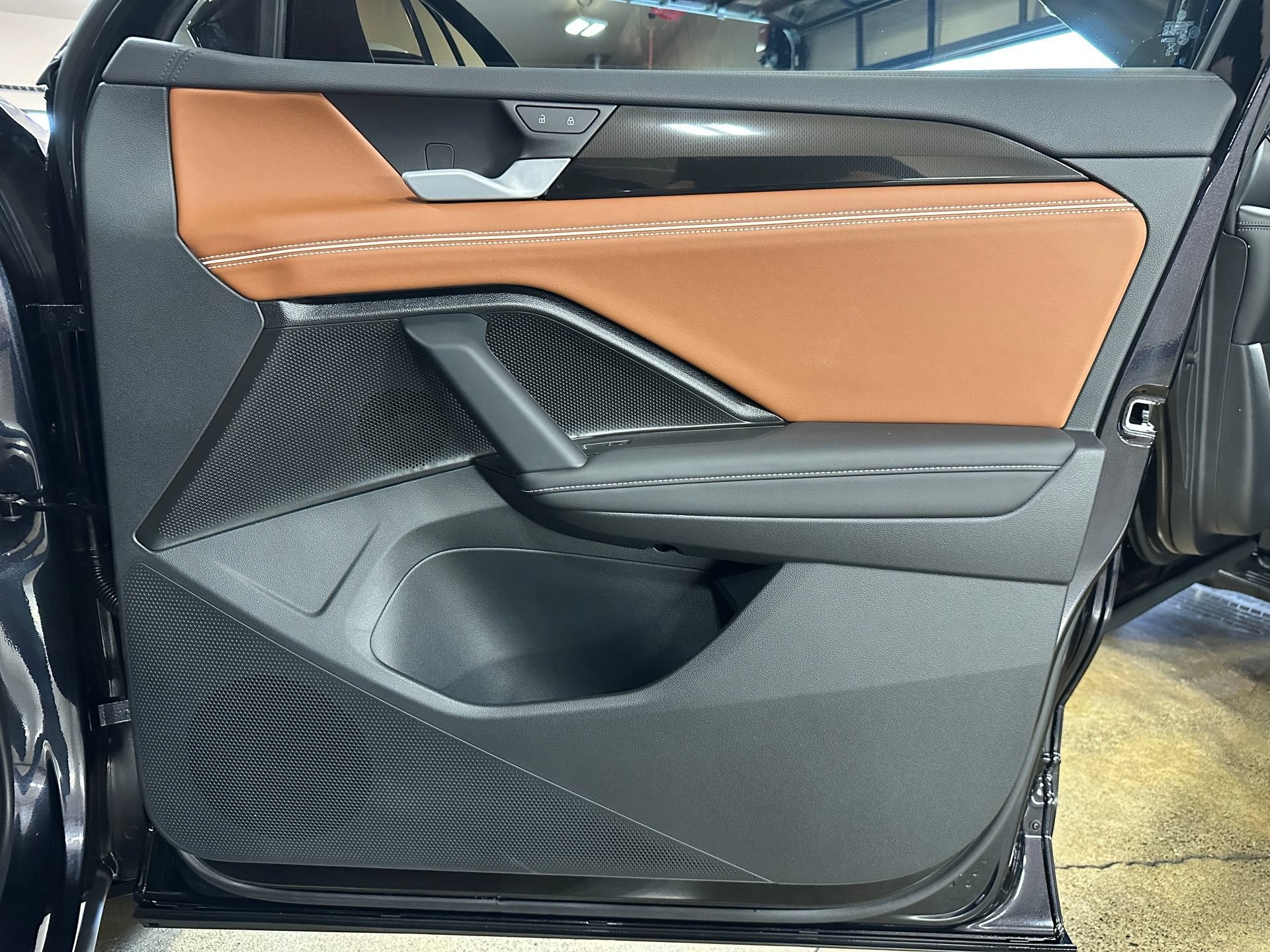 2025 Volkswagen Tiguan 2.0T SEL R-Line
