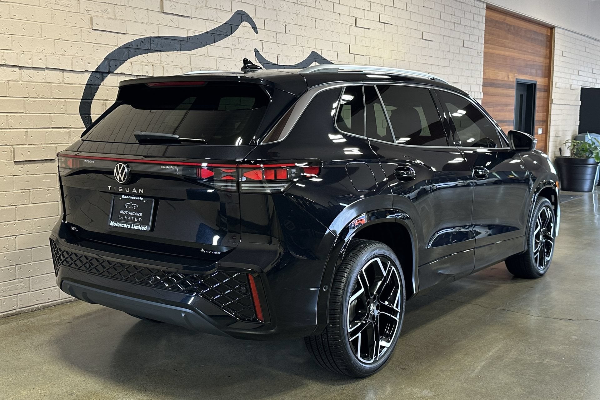 2025 Volkswagen Tiguan 2.0T SEL R-Line
