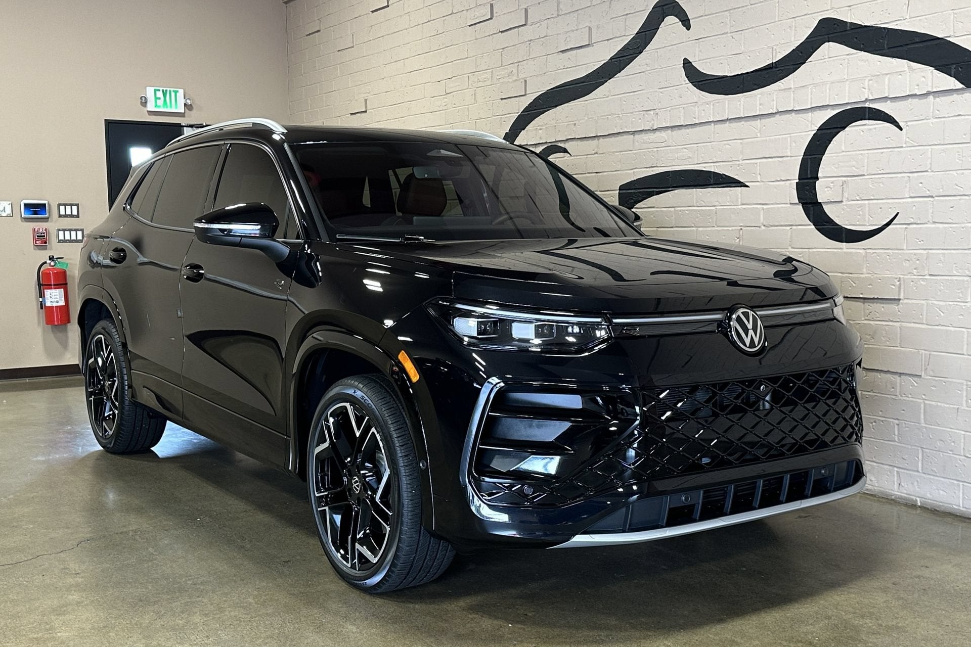 2025 Volkswagen Tiguan 2.0T SEL R-Line