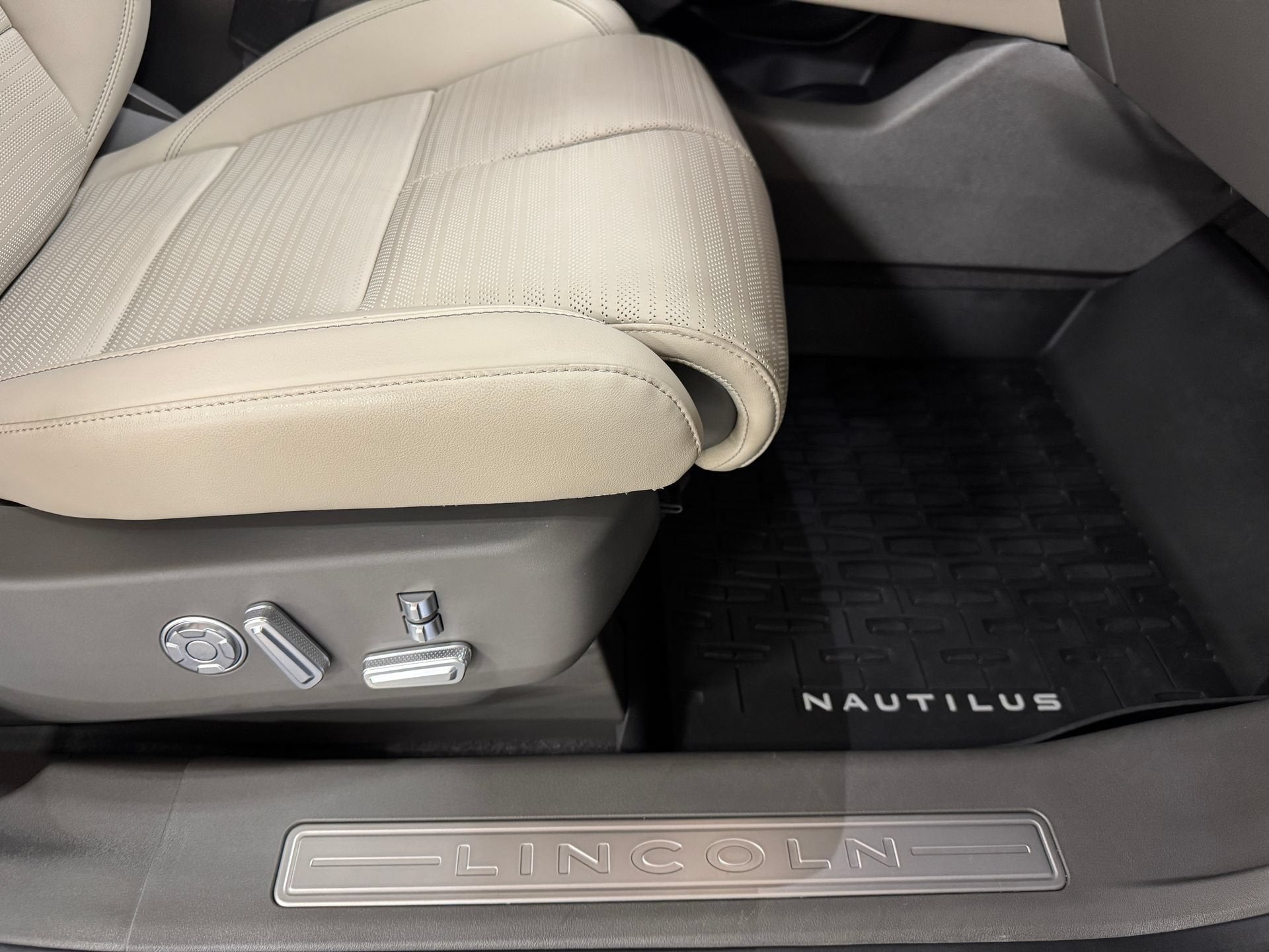 2025 Lincoln Nautilus Reserve