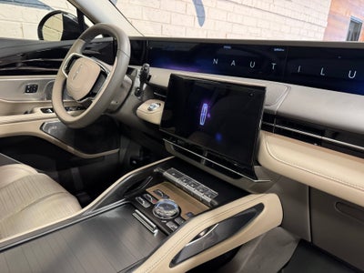 2025 Lincoln Nautilus Reserve