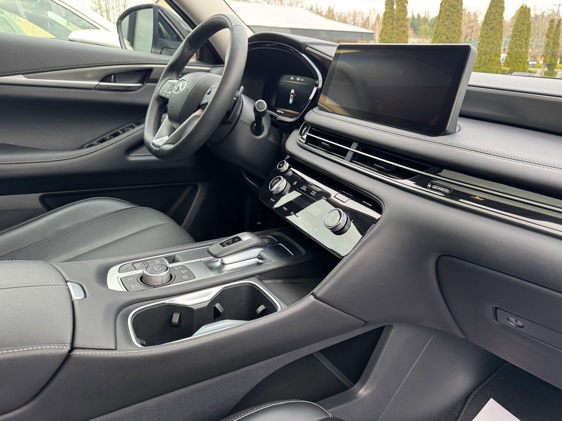 2025 INFINITI QX60 LUXE