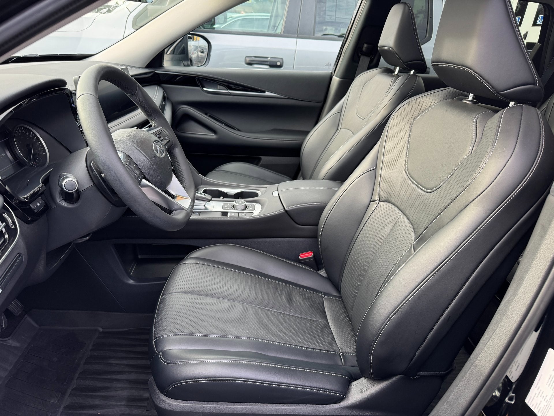 2023 INFINITI QX60 PURE