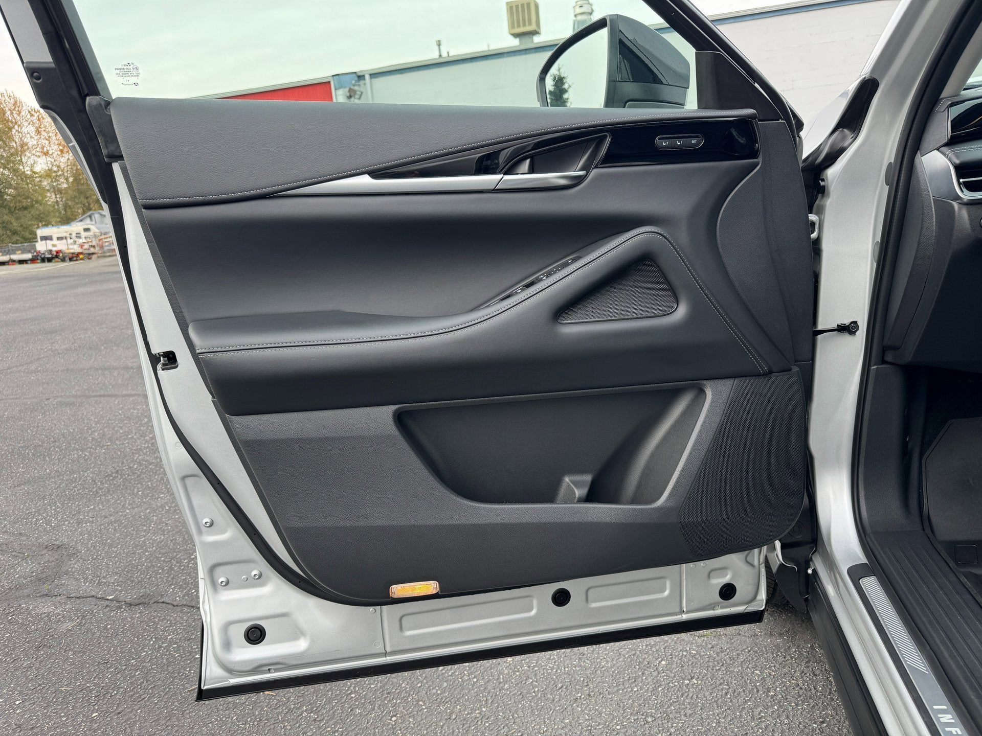 2023 INFINITI QX60 PURE