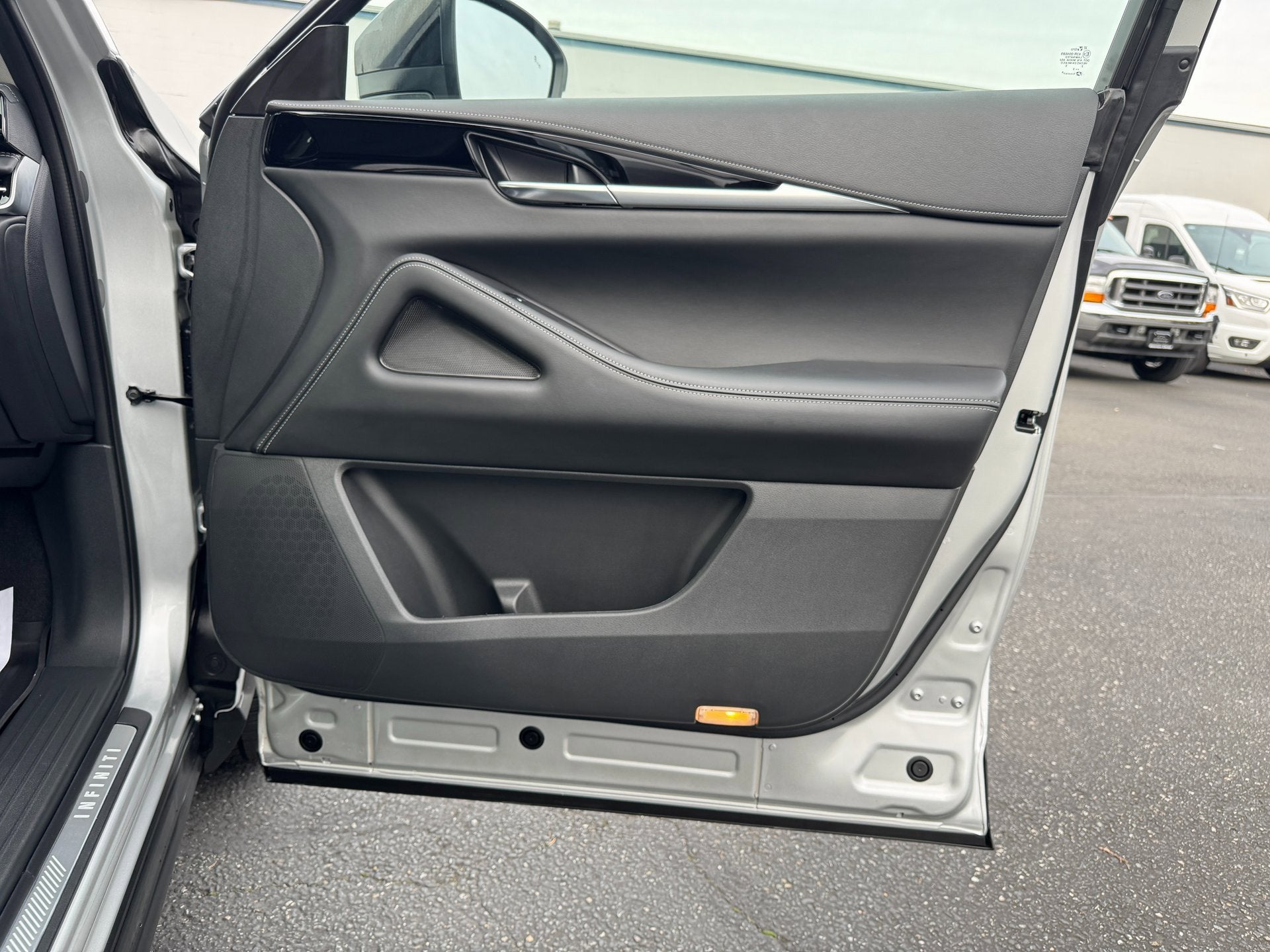 2023 INFINITI QX60 PURE