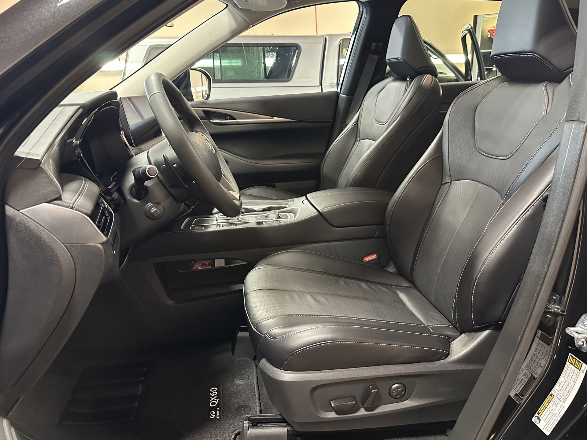 2024 INFINITI QX60 LUXE