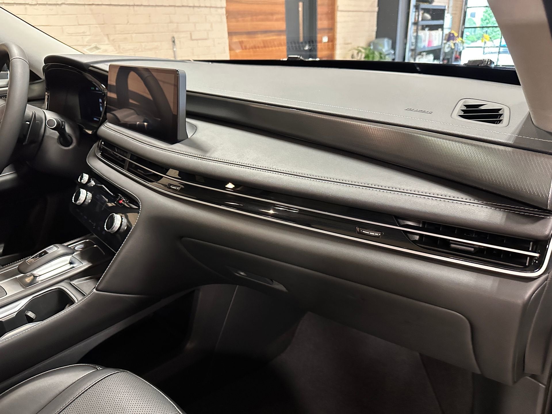 2024 INFINITI QX60 LUXE