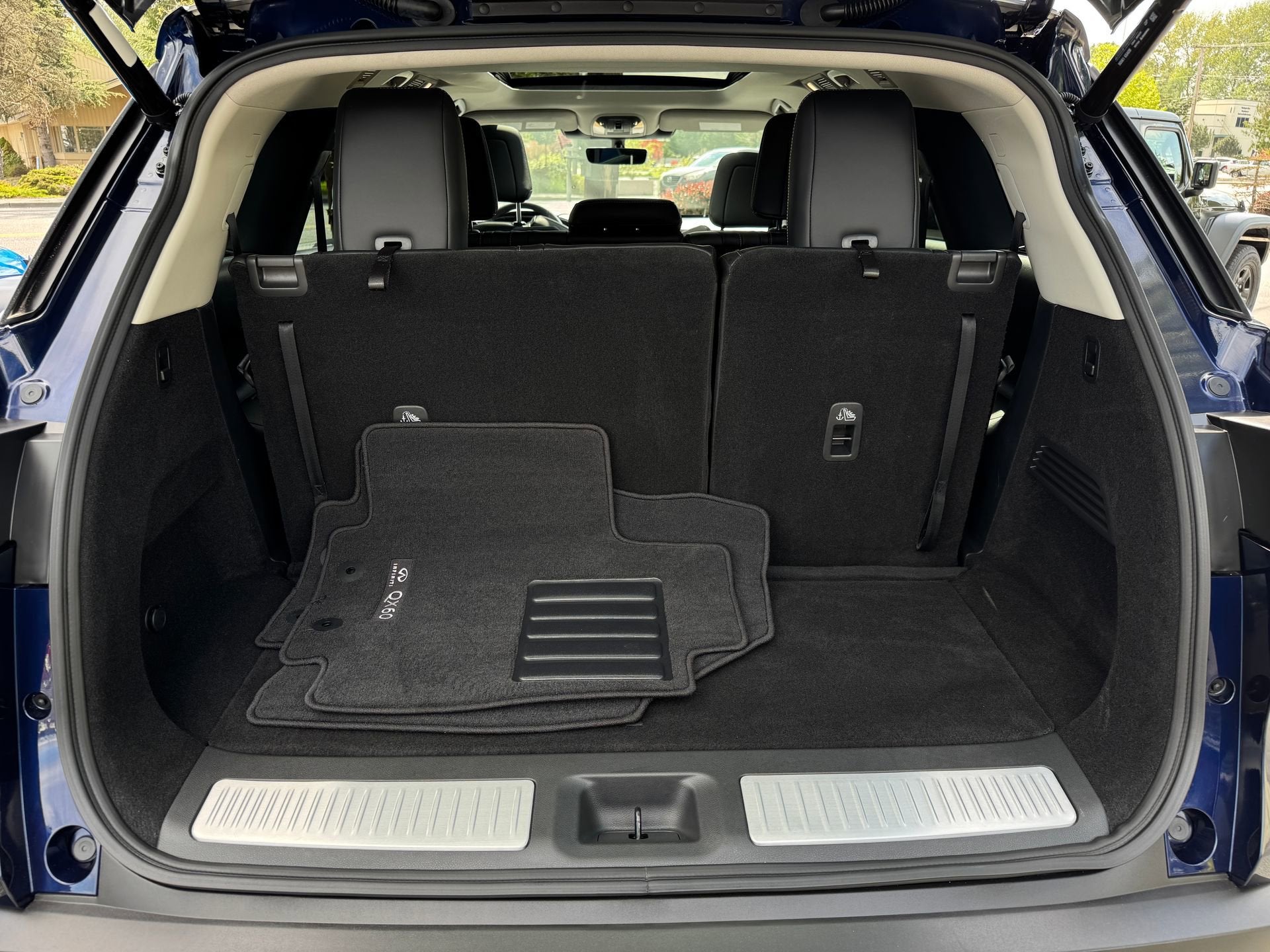 2023 INFINITI QX60 LUXE