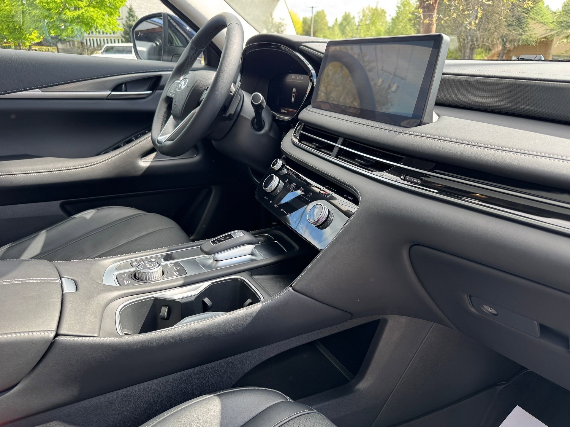 2023 INFINITI QX60 LUXE