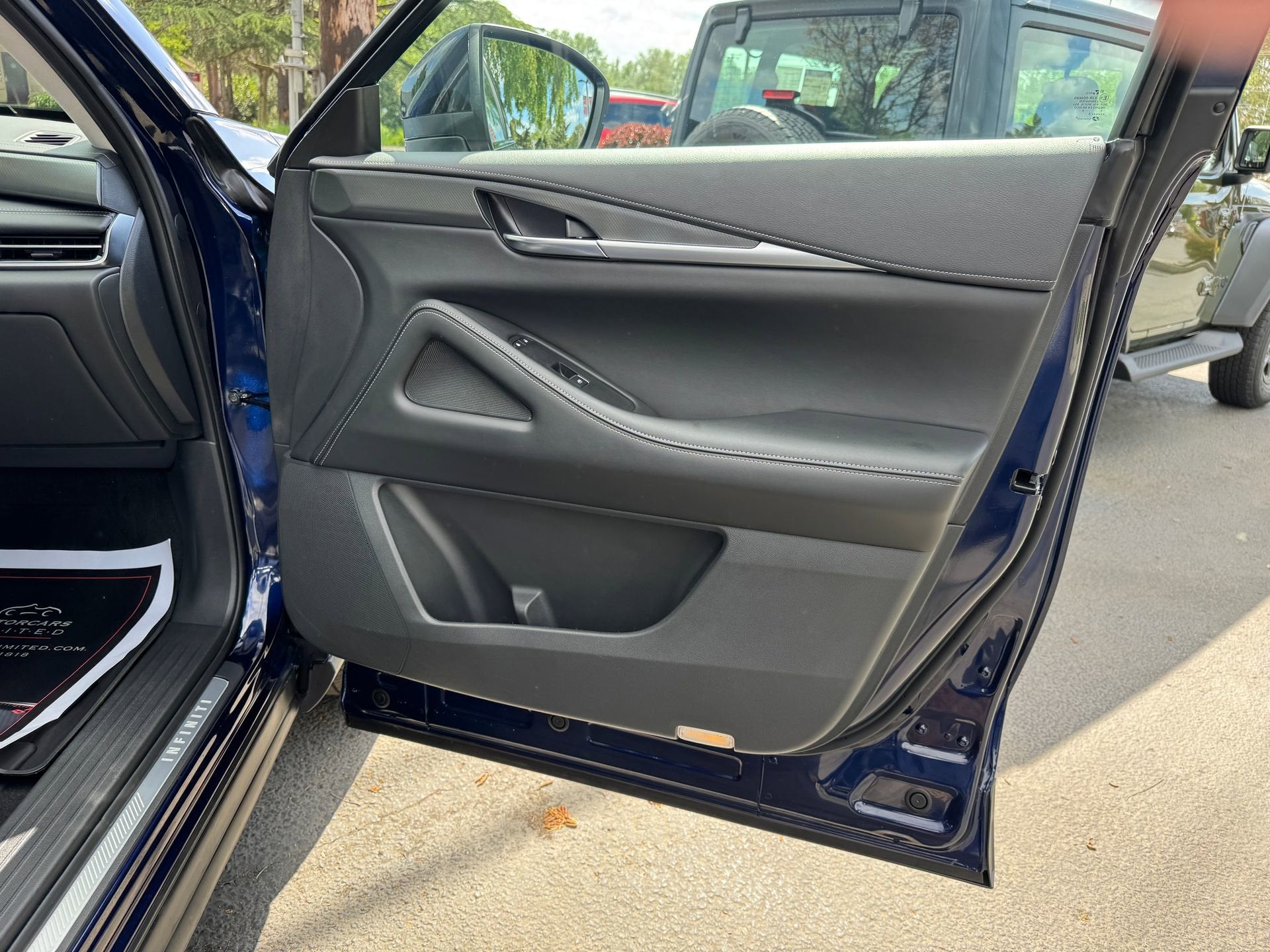 2023 INFINITI QX60 LUXE
