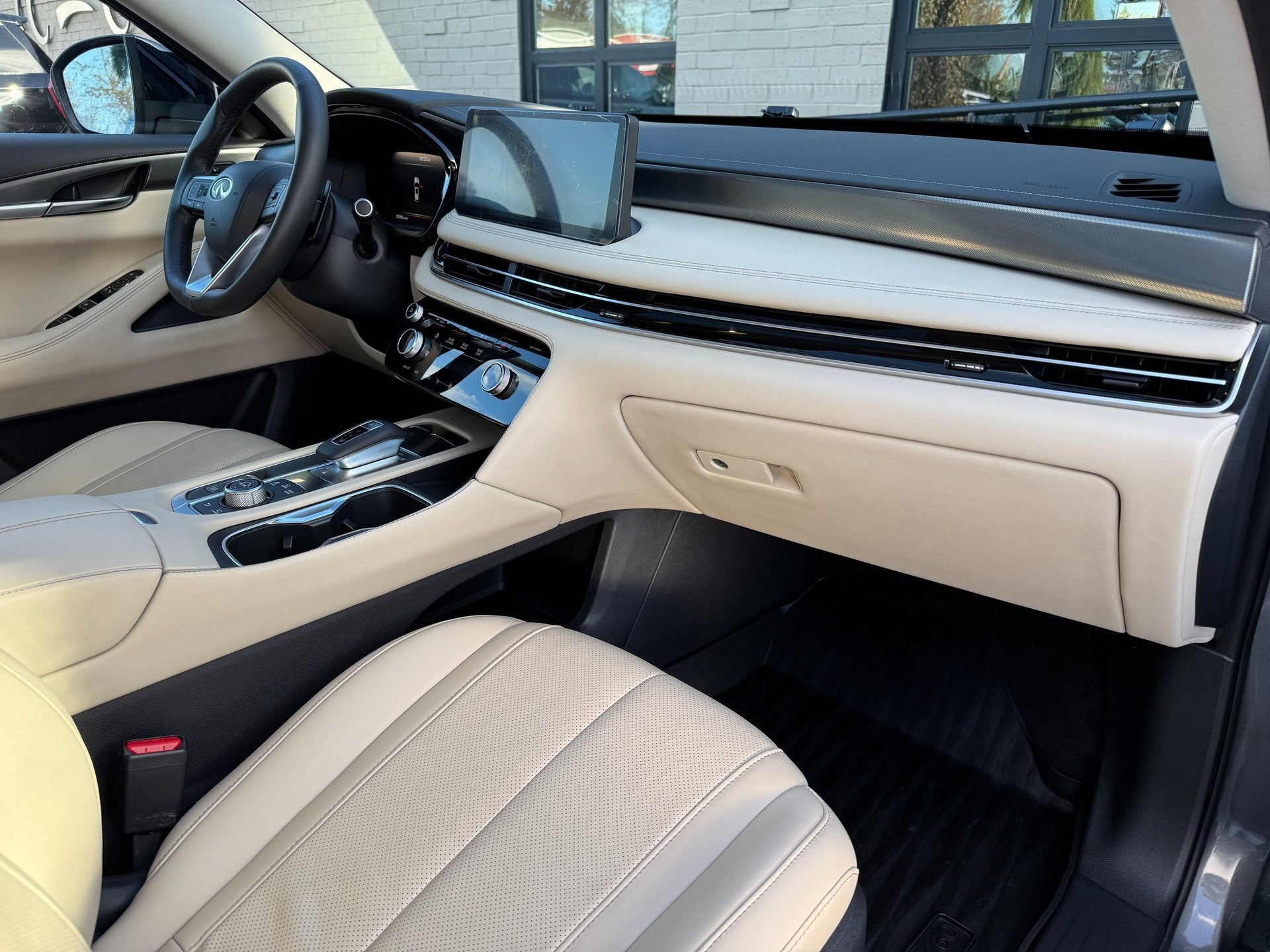 2023 INFINITI QX60 LUXE