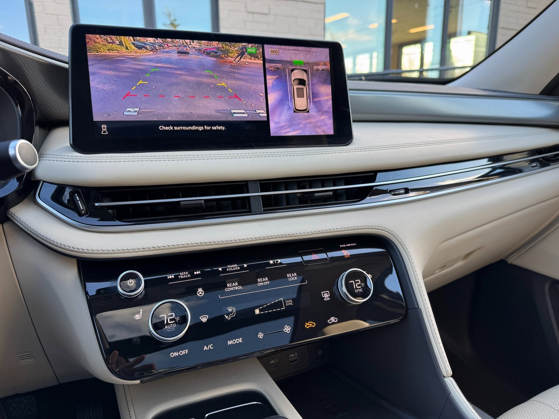 2023 INFINITI QX60 LUXE