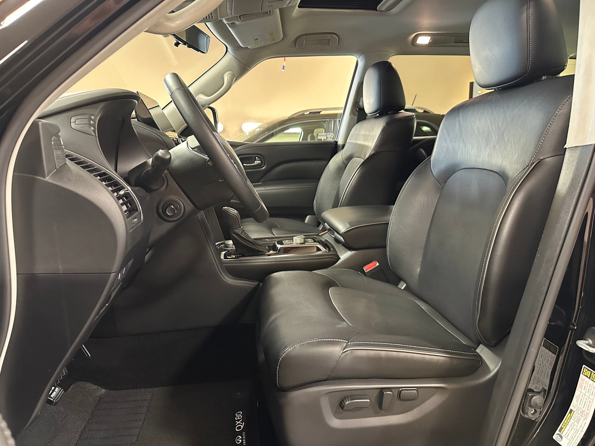 2023 INFINITI QX80 LUXE