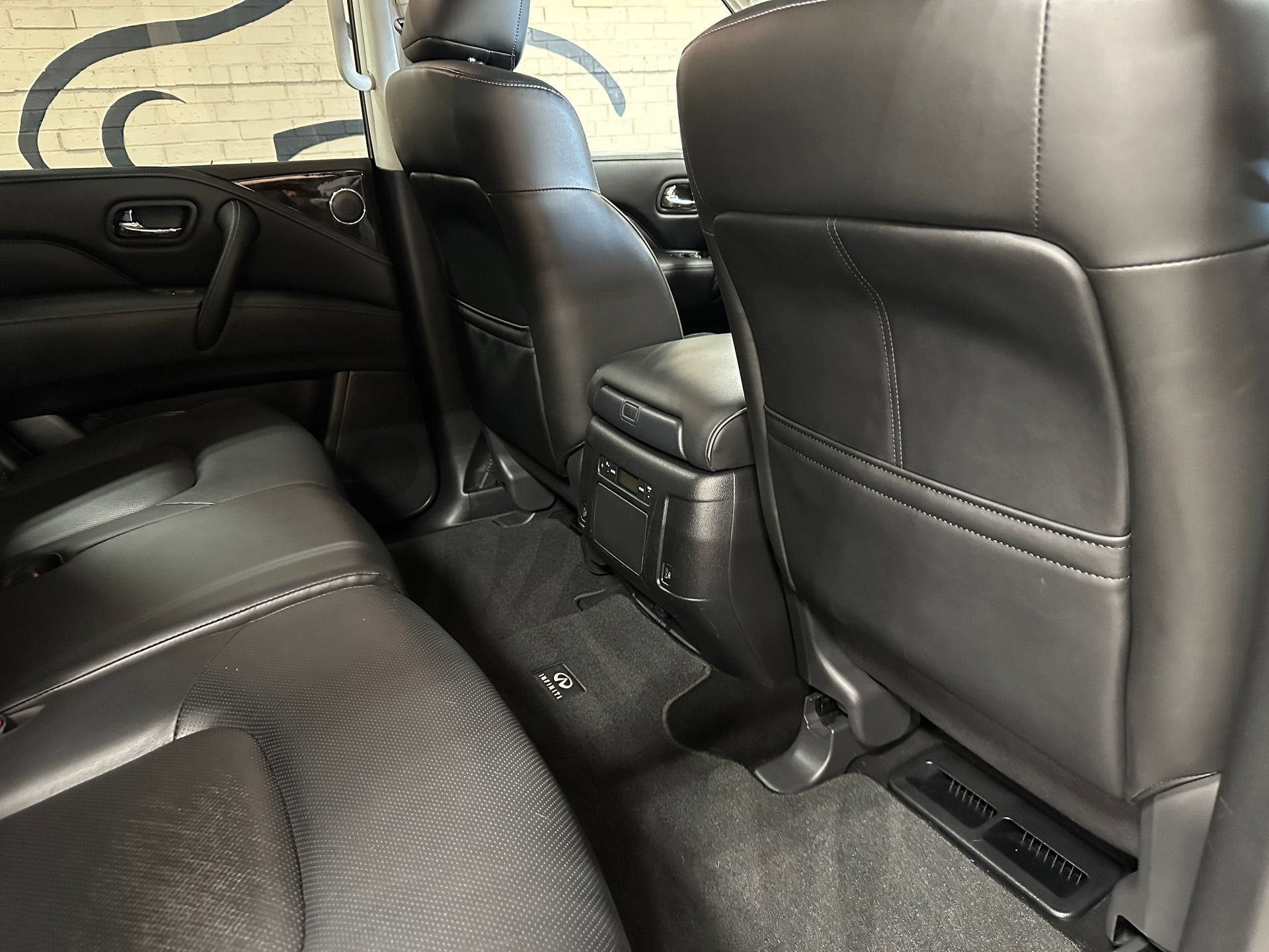 2023 INFINITI QX80 LUXE