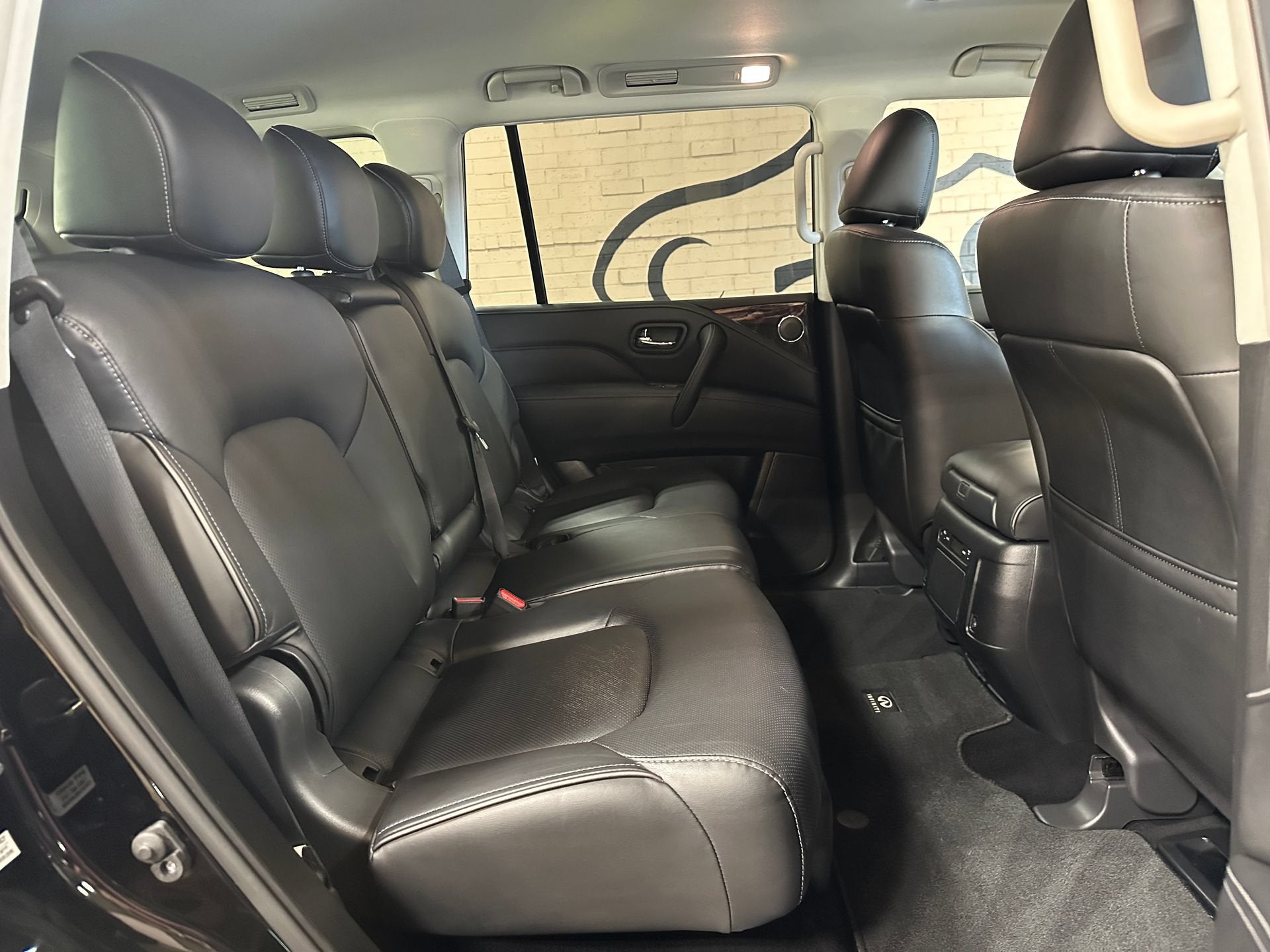 2023 INFINITI QX80 LUXE