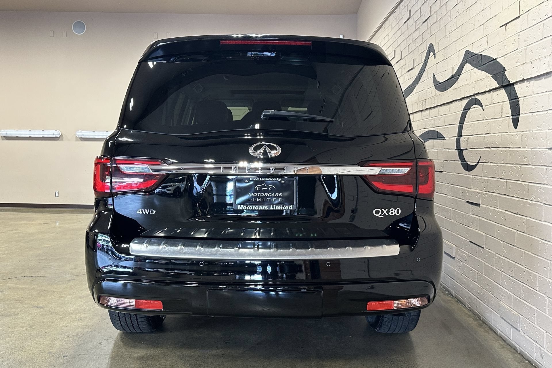 2023 INFINITI QX80 LUXE