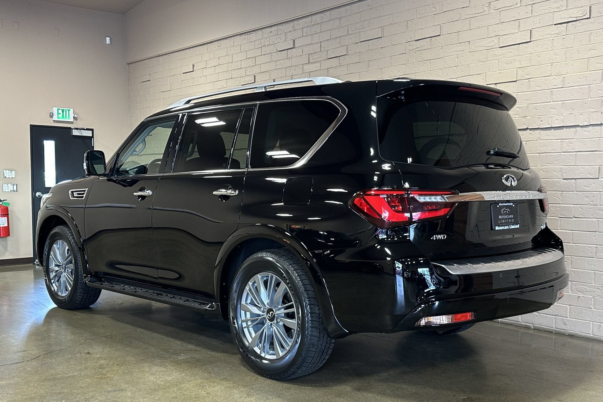 2023 INFINITI QX80 LUXE