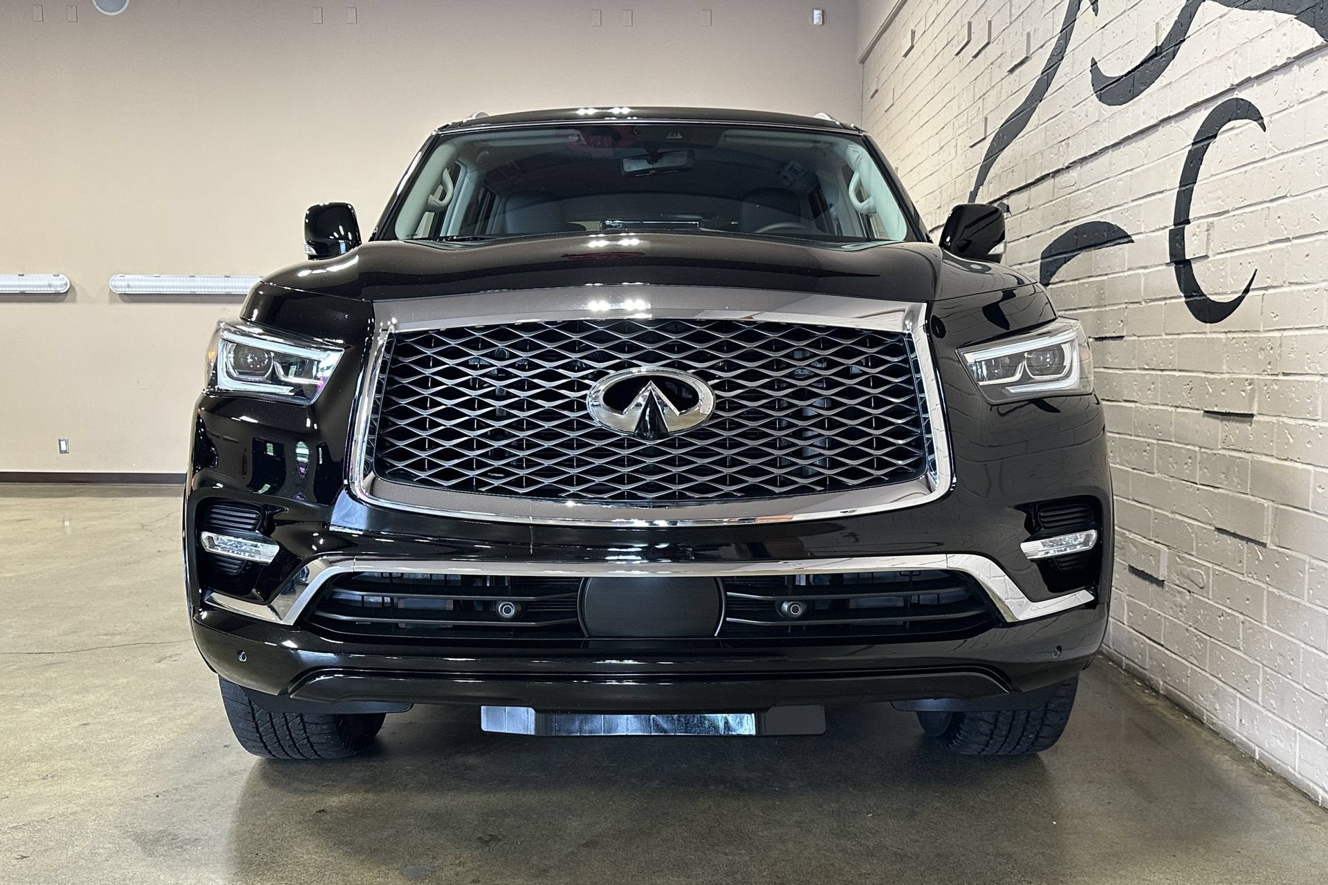 2023 INFINITI QX80 LUXE