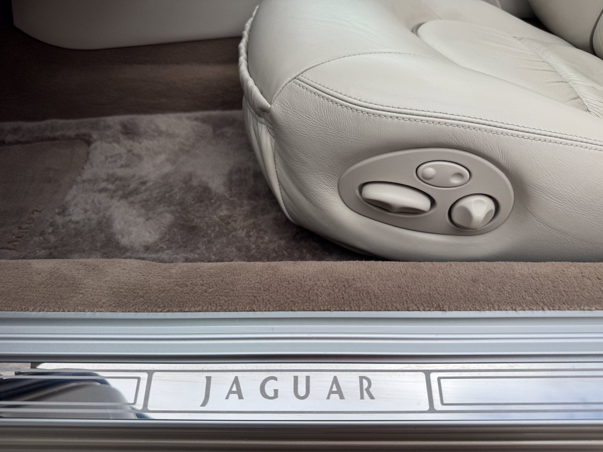 2001 Jaguar XJ8 Vanden Plas Supercharged