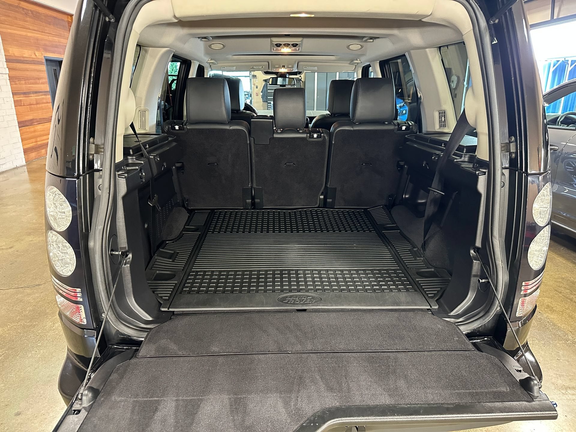 2016 Land Rover LR4 HSE LUX