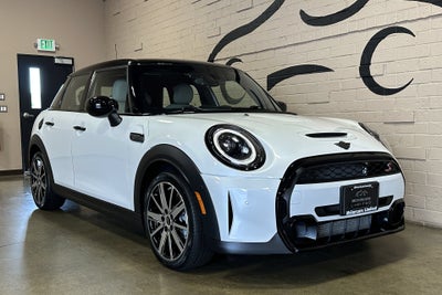 2024 MINI Cooper S Iconic
