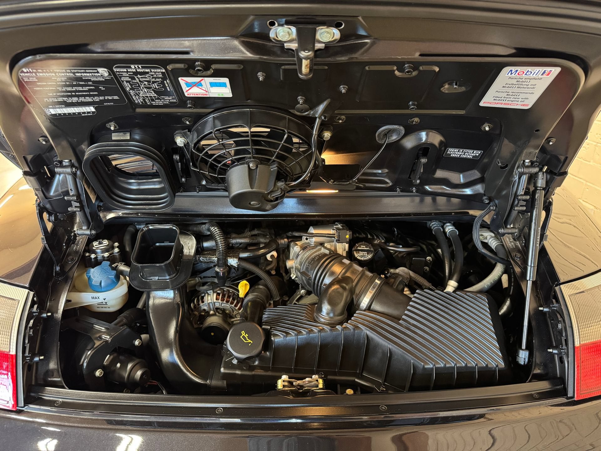 2003 Porsche 911 Carrera 4