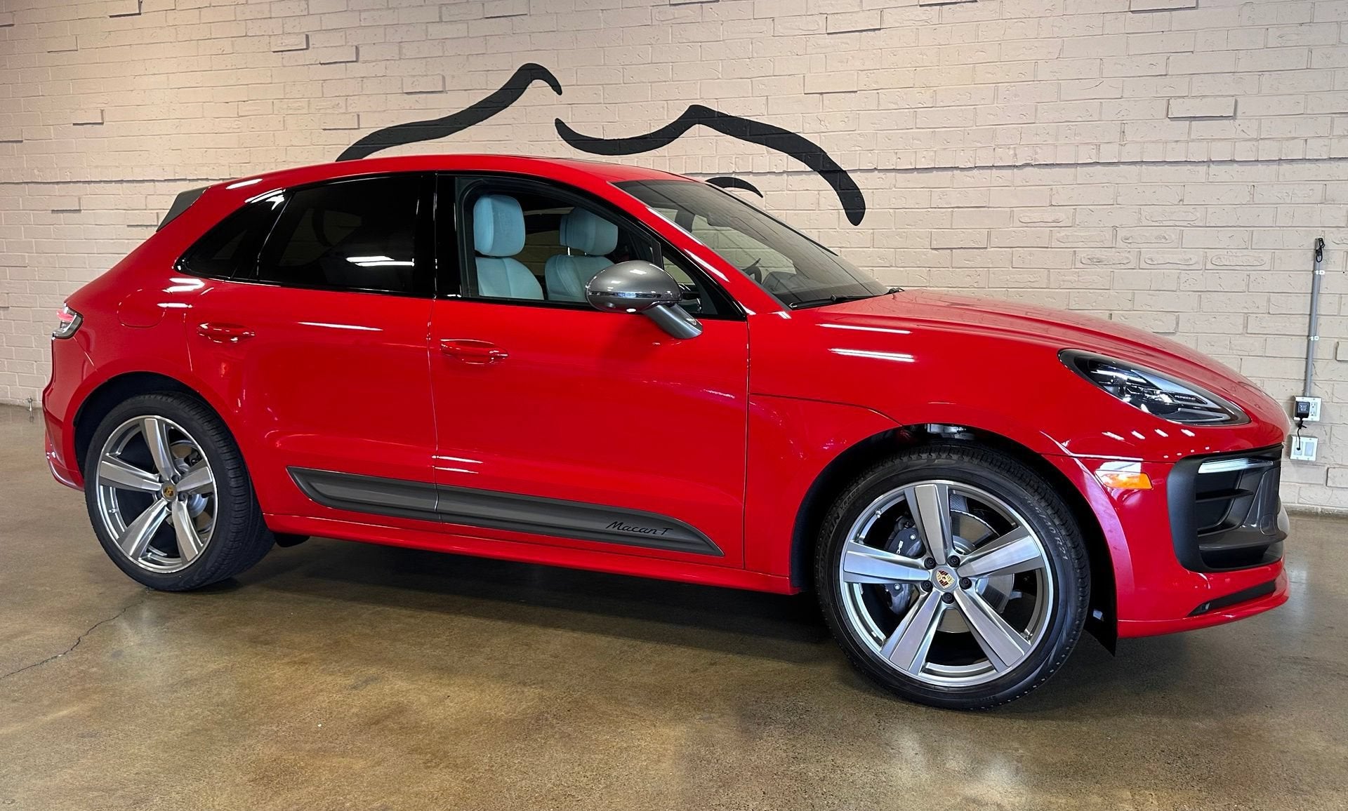2025 Porsche Macan T