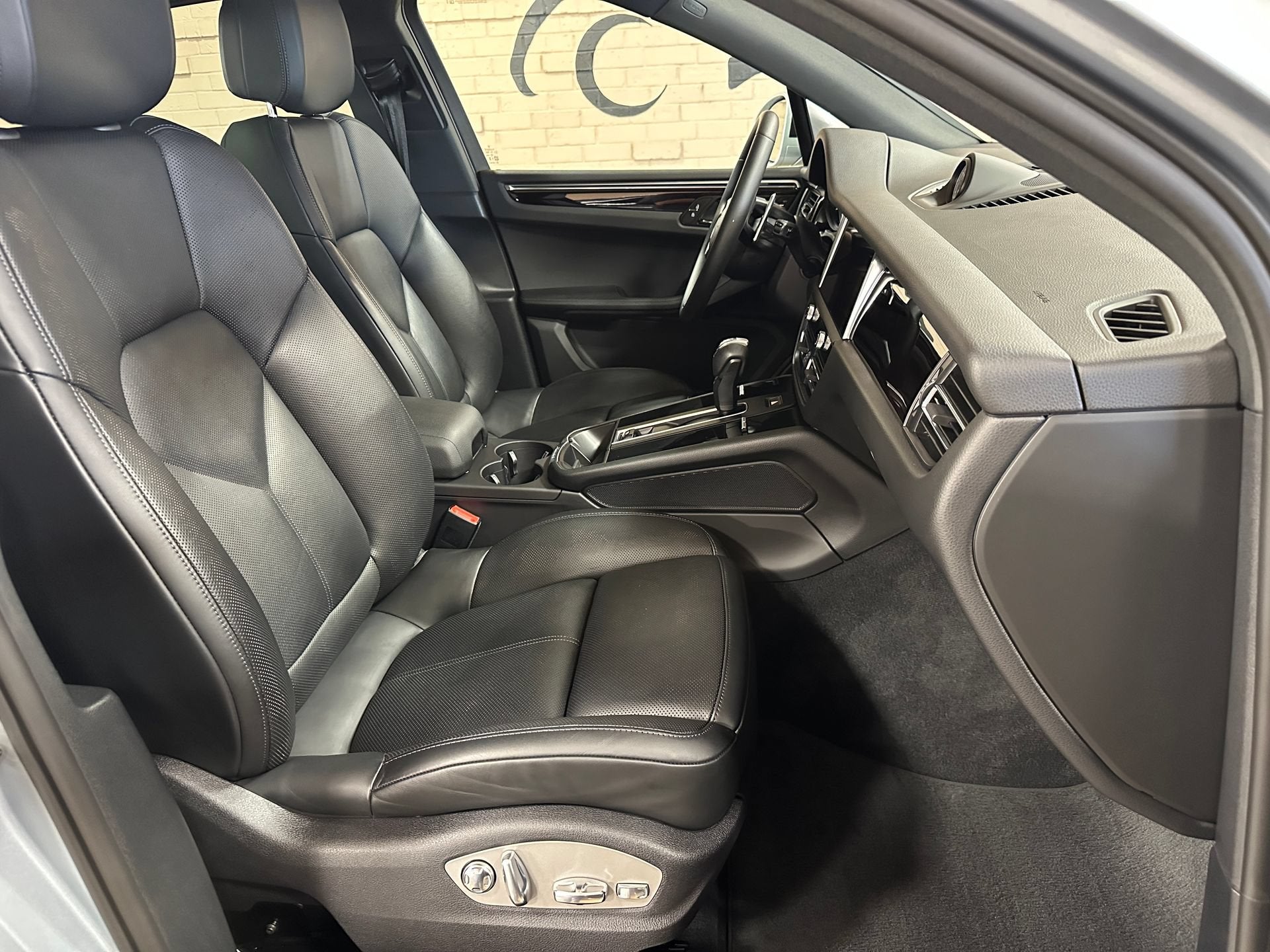 2024 Porsche Macan AWD