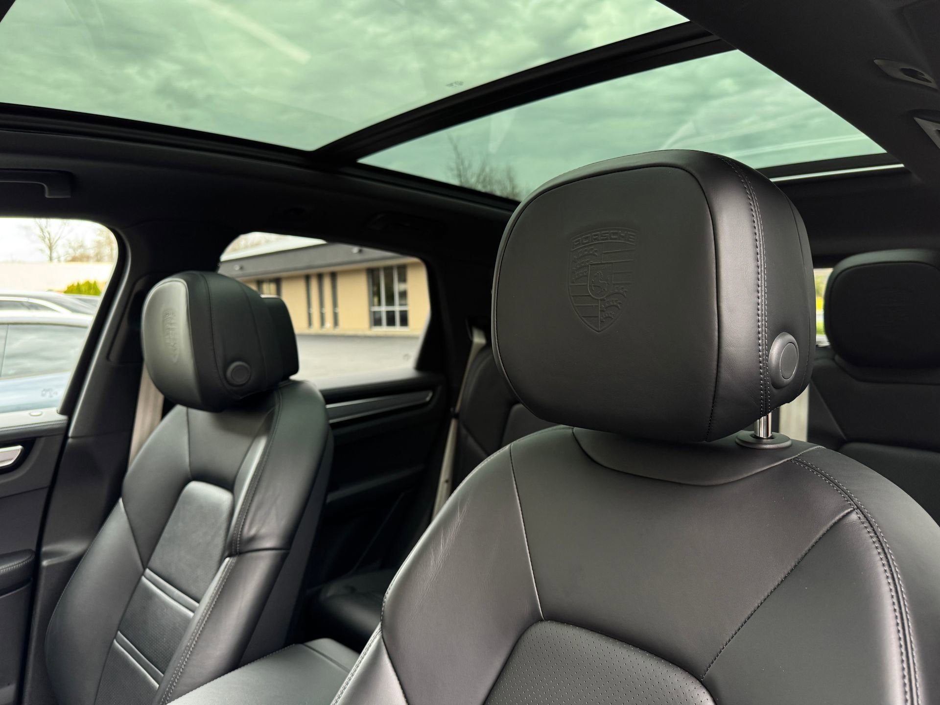 2023 Porsche Cayenne Platinum Edition