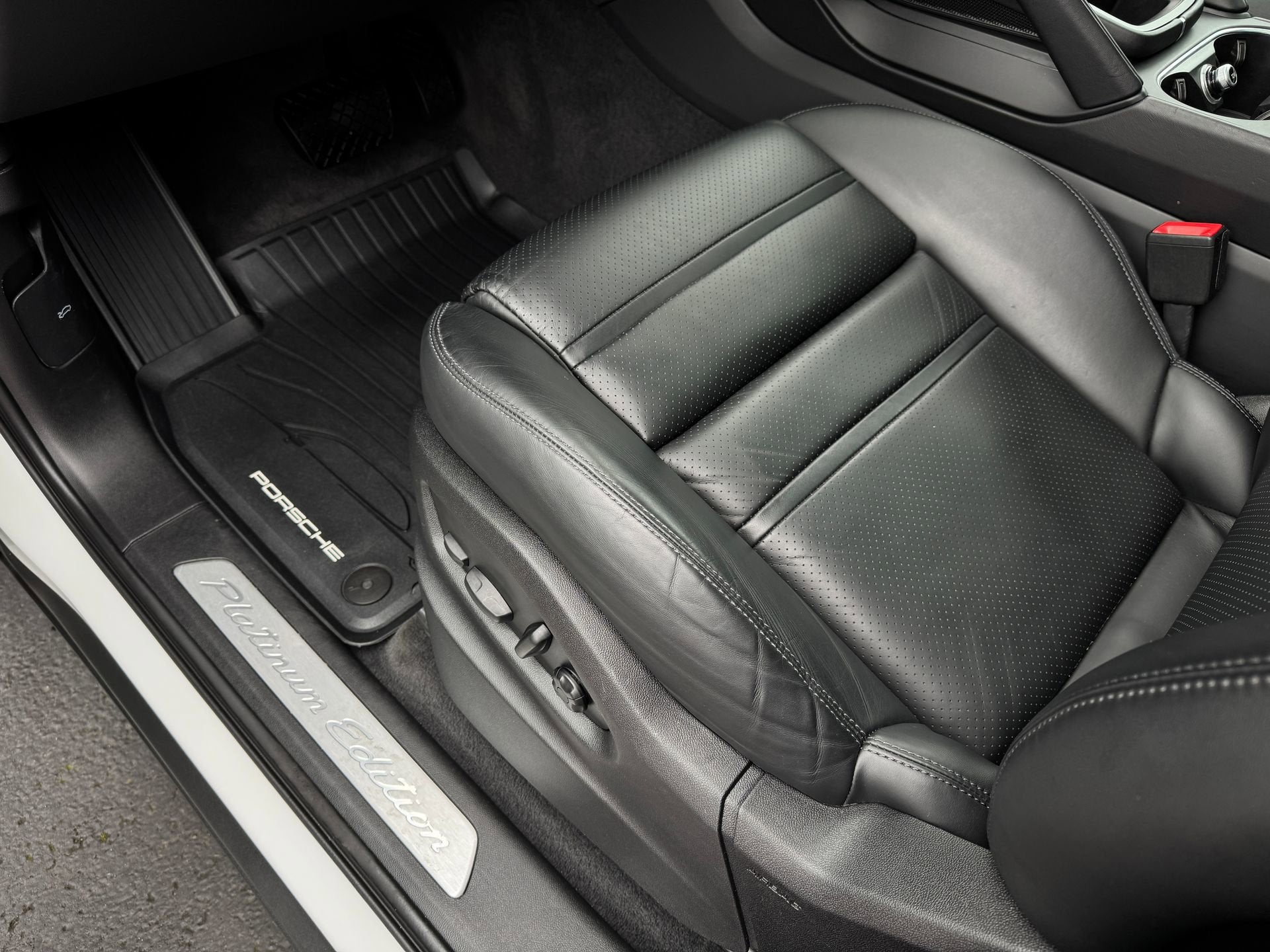 2023 Porsche Cayenne Platinum Edition