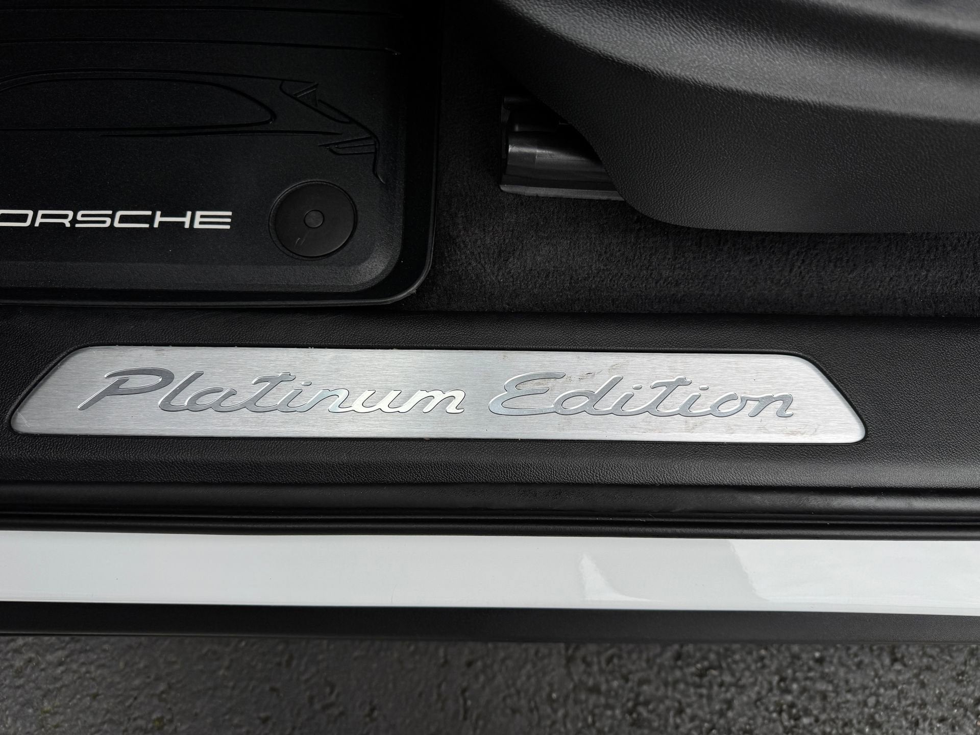 2023 Porsche Cayenne Platinum Edition