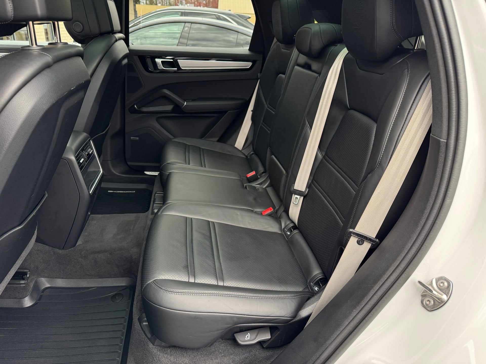 2023 Porsche Cayenne Platinum Edition